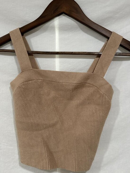 Abercrombie & Fitch Tops - Abercrombie Tan ribbed crop top #croptop #summer